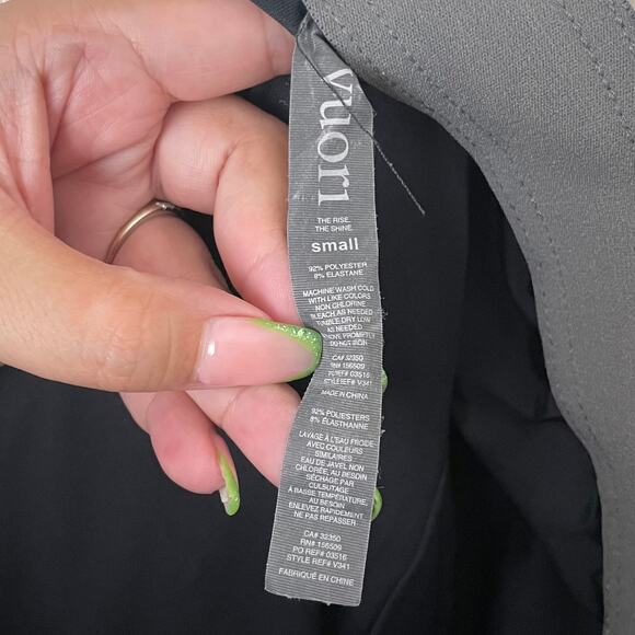 Vuori Shorts Men Small Black Gray Trail Athletic Performance Gym Outdoor Hiking - Picture 8 of 9